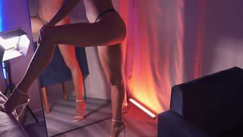 Coconutcatin online show from September 24, 2025, 7:39 pm