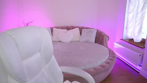 onlyfans amyleyy online show from December 15, 2025, 8:29 am