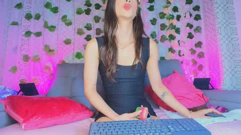 colett online show from September 30, 2025, 11:59 am