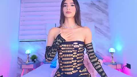 colett online show from November 23, 2025, 12:05 pm