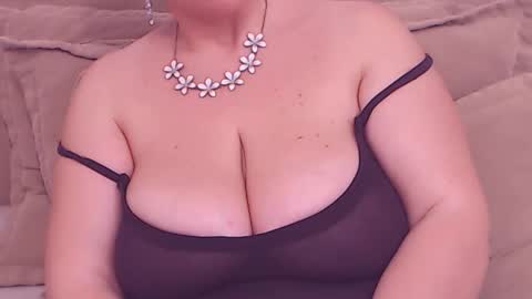 Snapshot of college_dream_bbw chatting on January 2, 2025, 4:24 pm Maddison online show from January 2, 2025, 4:24 pm