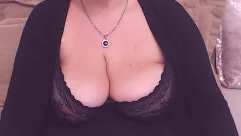 Snapshot of college_dream_bbw chatting on January 5, 2025, 5:09 pm Maddison online show from January 5, 2025, 5:09 pm