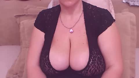 Snapshot of college_dream_bbw chatting on February 2, 2025, 5:42 am Maddison online show from February 2, 2025, 5:42 am