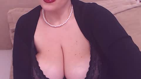 Snapshot of college_dream_bbw chatting on February 6, 2025, 10:26 am Maddison online show from February 6, 2025, 10:26 am