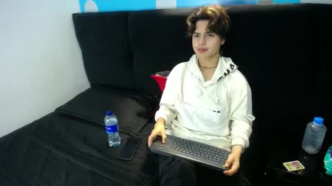 collinstone online show from February 9, 2025, 8:56 pm