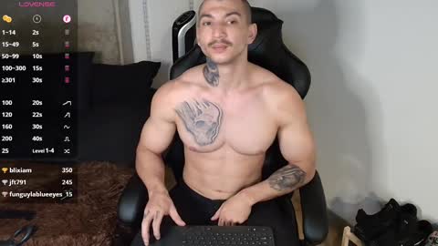 Snapshot of colombianmuscle8 chatting on February 10, 2025, 12:30 am colombianmuscle8 online show from February 10, 2025, 12:30 am