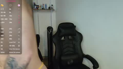 colombianmuscle8 online show from March 25, 2026, 2:39 am