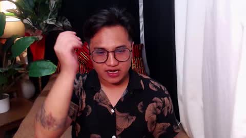 Snapshot of colossalboy chatting on January 1, 2025, 3:57 pm Sunny online show from January 1, 2025, 3:57 pm