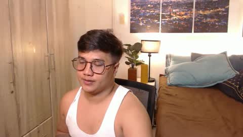 Snapshot of colossalboy chatting on February 25, 2025, 12:24 pm Sunny online show from February 25, 2025, 12:24 pm