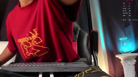 colstorw_ online show from November 28, 2025, 10:18 am