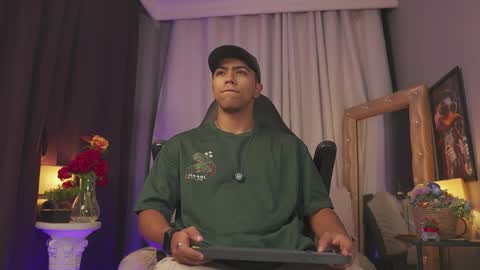 colstorw_ online show from April 4, 2026, 9:40 am