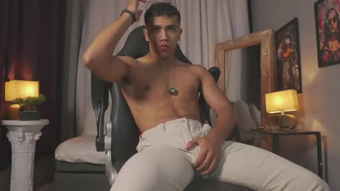 colstorw_ online show from April 18, 2026, 10:08 am