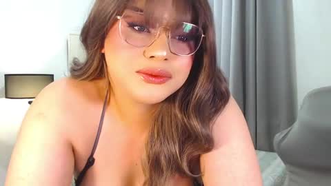 Snapshot of commanderroxyx chatting on January 28, 2025, 1:05 pm Roxy online show from January 28, 2025, 1:05 pm