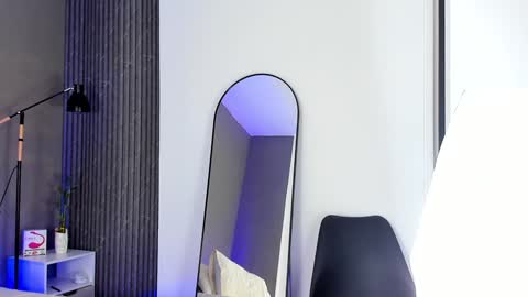 conielaurenth online show from January 8, 2025, 2:46 am