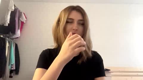 Amelia online show from March 5, 2026, 1:07 pm