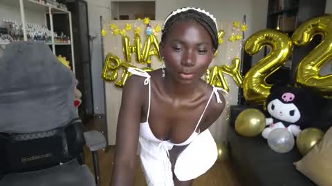 Snapshot of conymegan chatting on September 12, 2025, 1:00 pm Carola  independent model online show from September 12, 2025, 1:00 pm