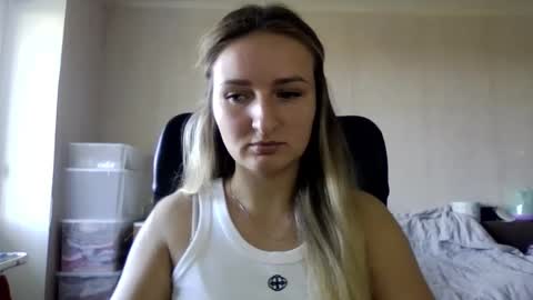 Snapshot of cora_fora chatting on September 22, 2025, 8:05 am cora_fora online show from September 22, 2025, 8:05 am