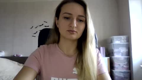 Snapshot of cora_fora chatting on November 4, 2025, 10:25 am cora_fora online show from November 4, 2025, 10:25 am