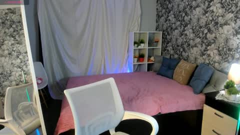 Snapshot of coraline_kitty chatting on May 19, 2026, 11:38 am Coraline online show from May 19, 2026, 11:38 am