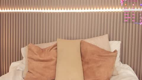 coralineross_ online show from February 1, 2025, 2:34 pm