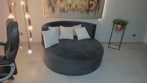 Corinne Russo online show from September 29, 2025, 5:45 am