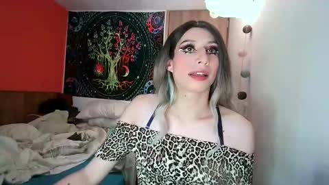 cosmic_crystal online show from December 23, 2024, 8:25 pm