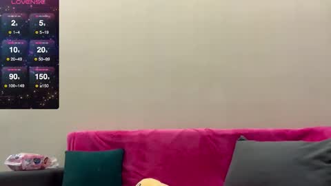 Lina online show from September 22, 2025, 5:04 pm