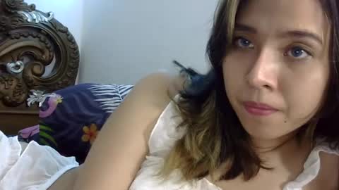 Liz Gwyneth Charlota online show from February 17, 2025, 7:31 pm