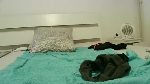 coucou14kl online show from April 11, 2026, 5:28 pm