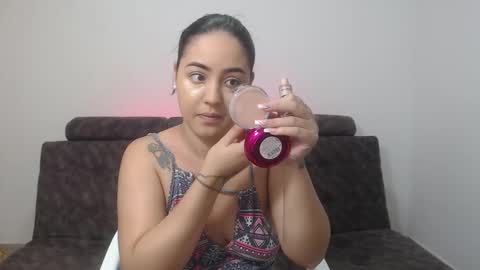  ALEJANDRO Y EMILY  online show from February 20, 2025, 11:53 am