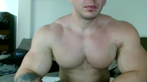 couplemuscle40 online show from September 19, 2025, 2:29 pm