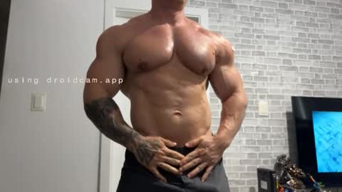 couplemuscle40 online show from December 2, 2025, 1:05 pm