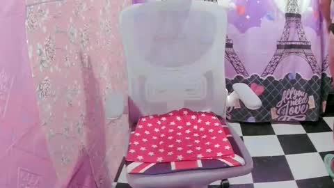 crazy_4u69 online show from April 19, 2026, 2:33 am