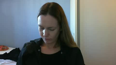 Anny online show from September 30, 2025, 11:48 am