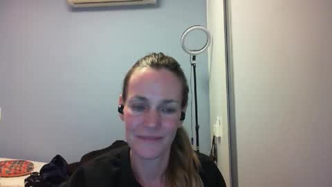 Anny online show from October 31, 2025, 11:17 pm