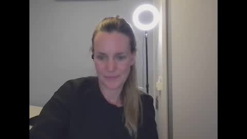 Anny online show from November 13, 2025, 11:47 pm