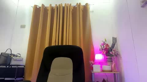 A S H L Y online show from September 28, 2025, 11:04 am