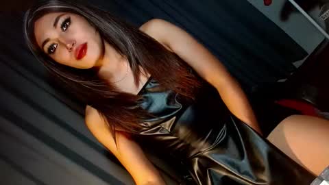 Snapshot of creamycum_celinexxx chatting on January 14, 2025, 4:29 pm Celine online show from January 14, 2025, 4:29 pm