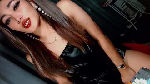 Snapshot of creamycum_celinexxx chatting on January 18, 2025, 1:41 am Celine online show from January 18, 2025, 1:41 am