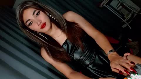 Snapshot of creamycum_celinexxx chatting on January 18, 2025, 4:21 pm Celine online show from January 18, 2025, 4:21 pm