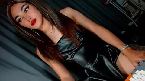 Snapshot of creamycum_celinexxx chatting on January 18, 2025, 7:37 pm Celine online show from January 18, 2025, 7:37 pm
