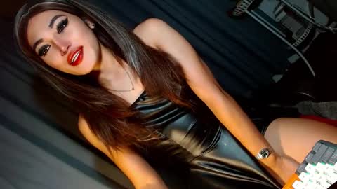 Snapshot of creamycum_celinexxx chatting on January 24, 2025, 4:39 pm Celine online show from January 24, 2025, 4:39 pm