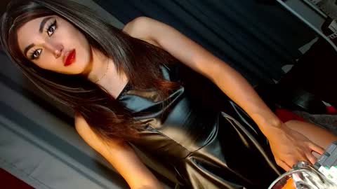 Snapshot of creamycum_celinexxx chatting on January 27, 2025, 4:11 pm Celine online show from January 27, 2025, 4:11 pm