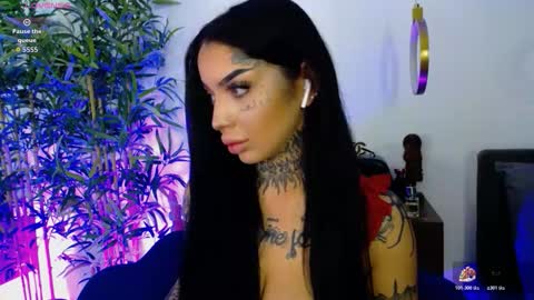 Sophie online show from November 28, 2025, 7:55 am