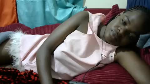 Snapshot of creamymomma chatting on December 8, 2024, 2:18 am verah online show from December 8, 2024, 2:18 am