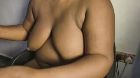 creamyposh1 online show from December 23, 2025, 3:37 am