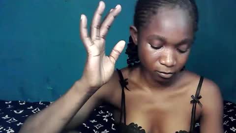 creamyxsugar online show from October 31, 2025, 2:40 pm