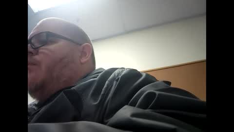 Snapshot of creeeping_death chatting on January 29, 2025, 3:33 am The hopeless romantic online show from January 29, 2025, 3:33 am