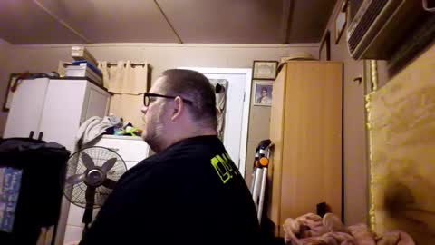 Snapshot of creeeping_death chatting on October 17, 2025, 8:28 am The hopeless romantic online show from October 17, 2025, 8:28 am