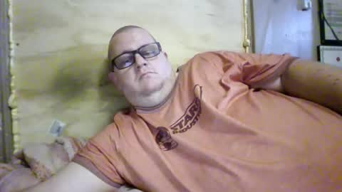 Snapshot of creeeping_death chatting on November 17, 2025, 5:24 am The hopeless romantic online show from November 17, 2025, 5:24 am